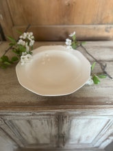 Carica l&#39;immagine nel visualizzatore di Gallery, Insalatiere Bianca Con Decoro Artic White
